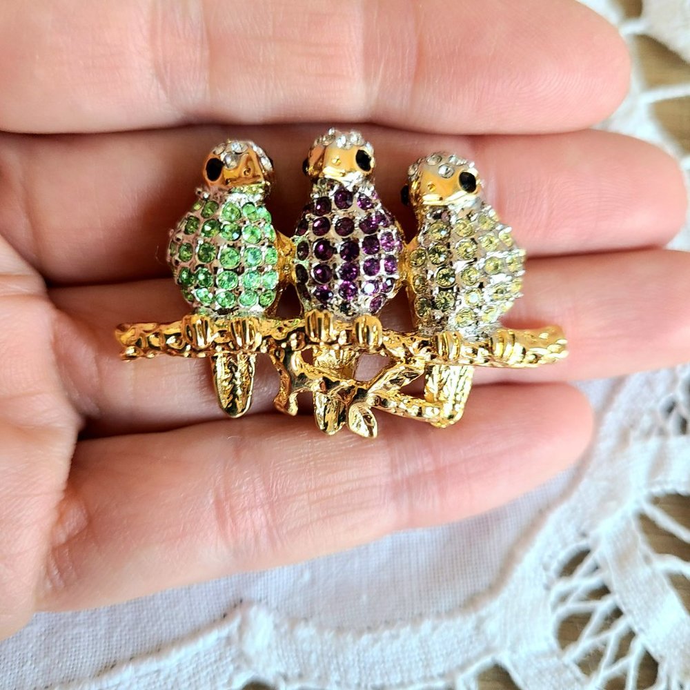 Butler Fac Fifth Avenue Collection brooch with 3 birds/parrots.